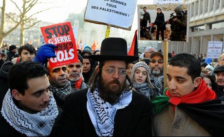  Des Français de toutes les origines ont arpenté les rues lilloises pour soutenir les Gazaouis. PHOTO PATRICK DELECROIX