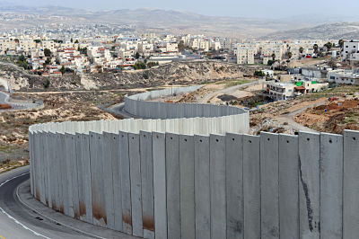 15 ans aprs l'avis consultatif de la Cour mondiale sur le mur de sparation isralien : un sinistre rappel que le peuple palestinien ne peut esprer obtenir justice ou faire valoir ses droits par des moyens pacifiques