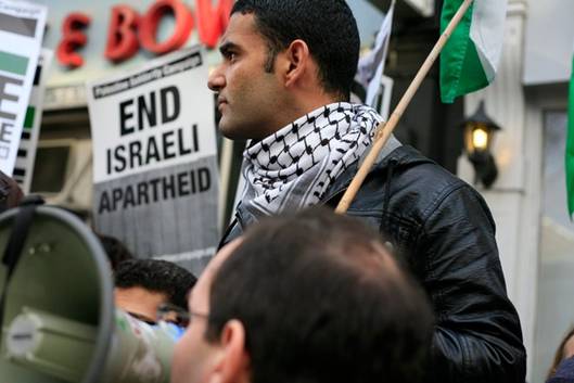 Mahmoud Sarsak lors dune manifestation en Grande-Bretagne en 2014.  Palestine Solidarity Campaign