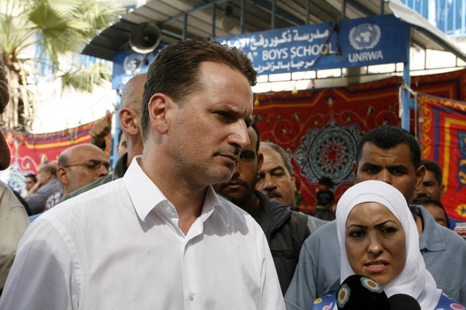 Pierre Krhenbhl, en visite le 17 aot 2014 dans une cole de Gaza administre par l'UNRWA et vise par une frappe isralienne.  Ibrahim Khatib / NurPhoto / NurPhoto via AFP